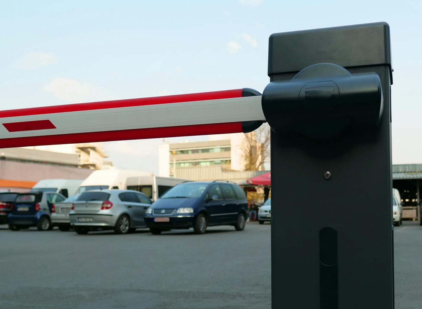 Otopark giriş bariyeri — plaka tanıma sistemi entegrasyonu